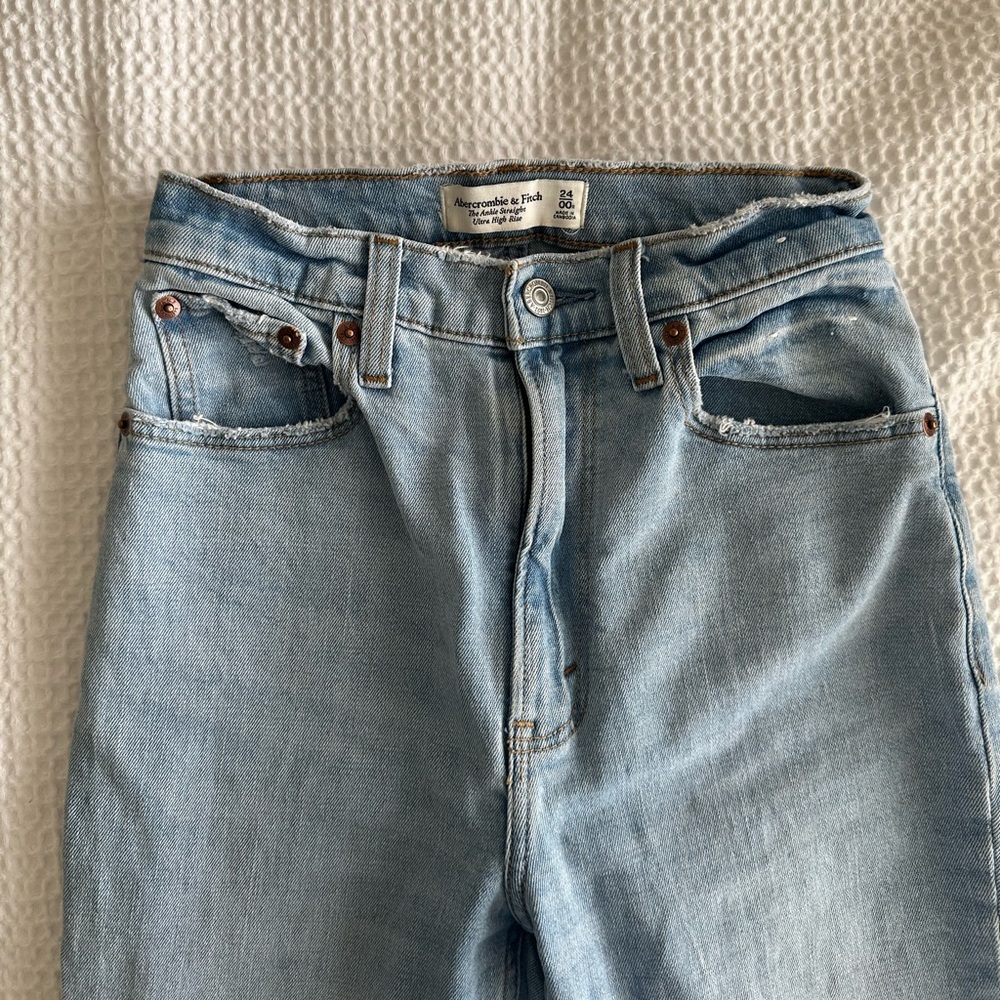 Abercrombie & Fitch Ankle Straight Ultra High Rise Jean
